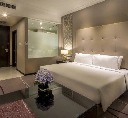 Bed and bathroom in a Dorsett Hartamas Kuala Lumpur bedroom.